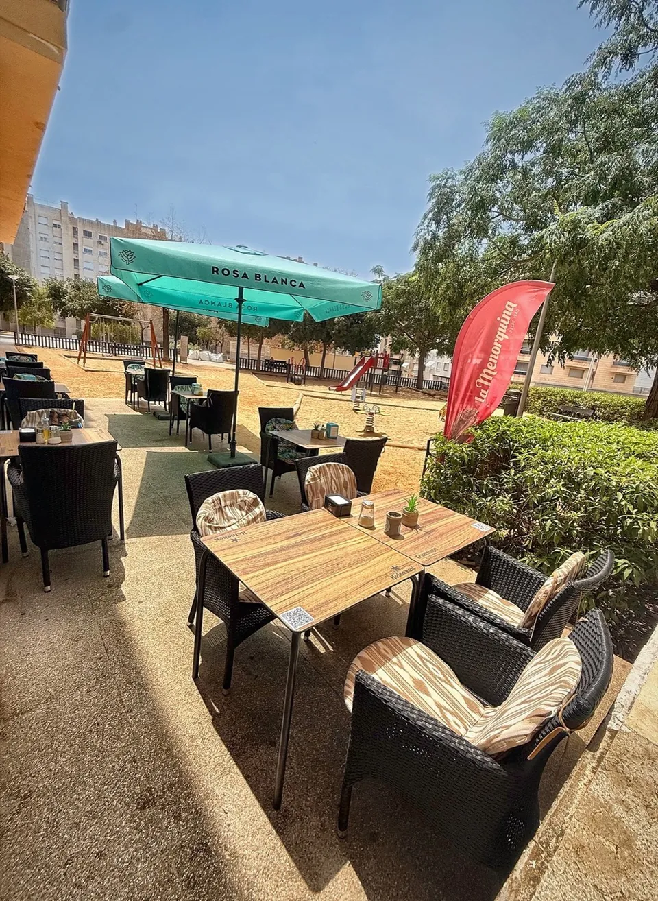 La terraza de El Paraíso, junto a la zona de juegos